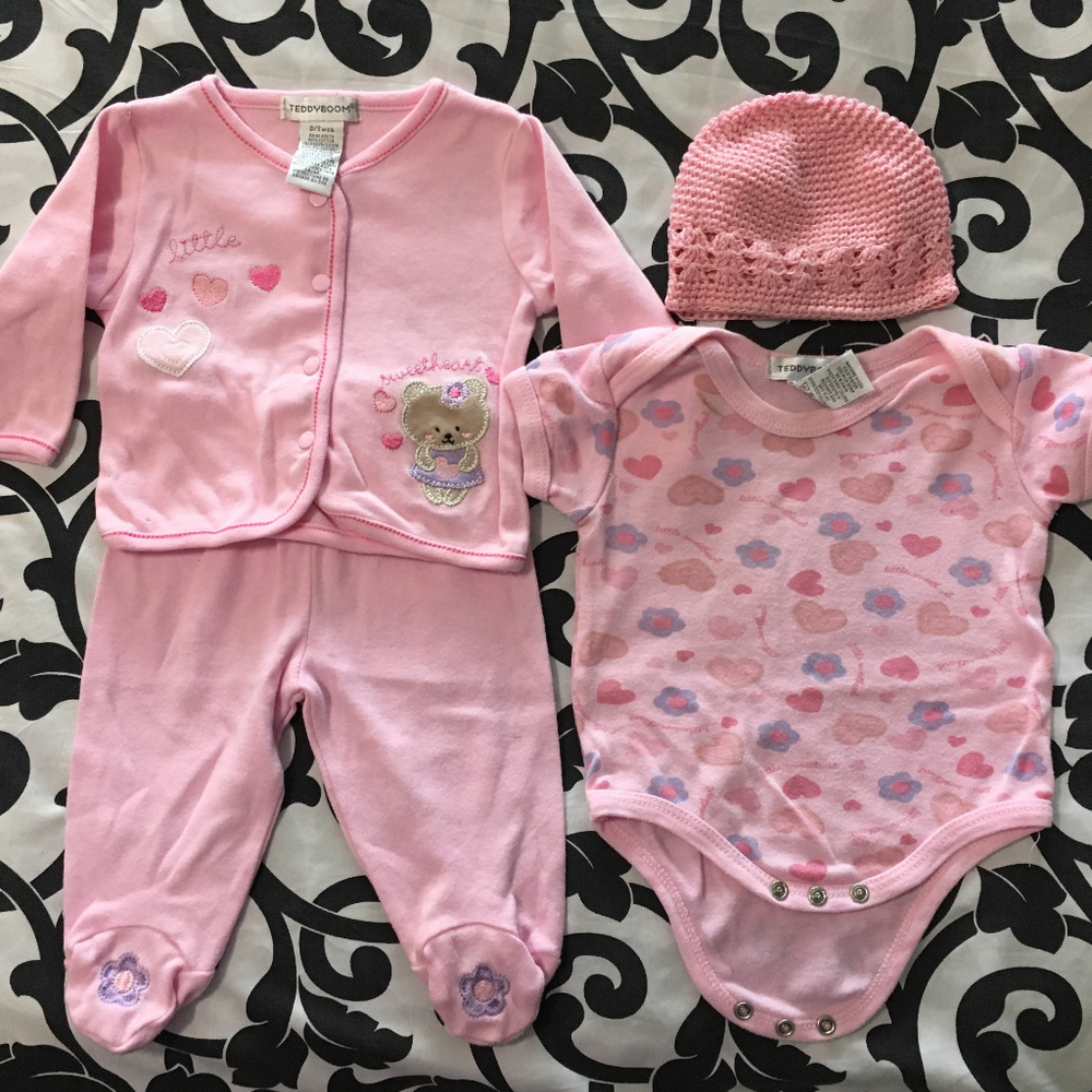 SALE! - Set of Infant PJs & Onesie w/ Bonus Beanie!
